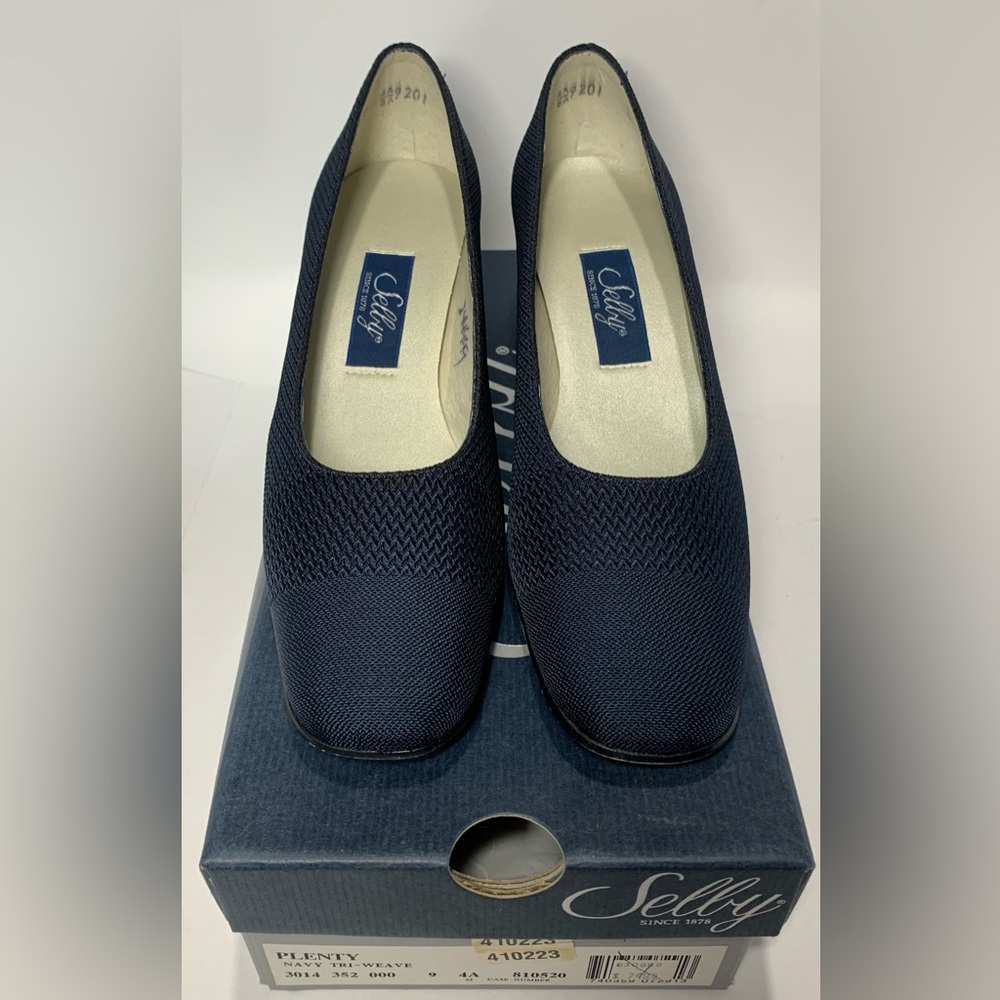 Selby Navy Heels‎ Tri-Weave Pattern Size 9